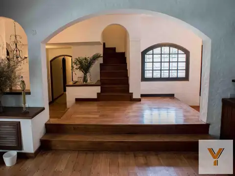 Casa en Venta con 4 cocheras
