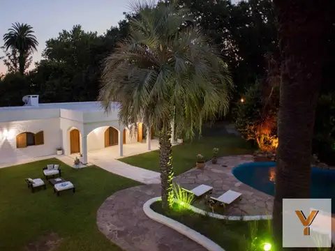 Casa en venta - 7 dormitorios 4 baños - 450mts2 - Villa Elisa