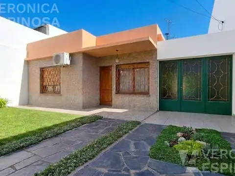 Casa con local venta Moron