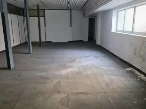 Florida al 100 entre Bartolomé Mitre y Perón, Microcentro. Pisos 3 y 4. Superficie total: 600 m2, en dos plantas. A refaccionar. Planta libre, 4 baterías de baños. Palier privado. Oportunidad  
