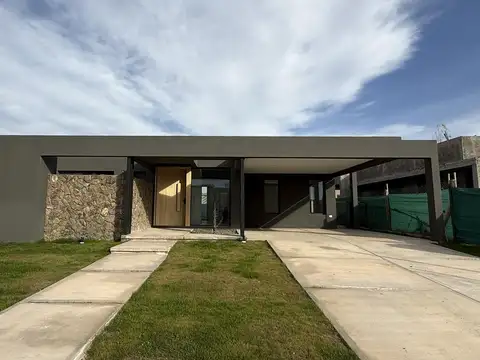 HAUSER vende casa a estrenar de 3 habitaciones en barrio Lar de Boedo!