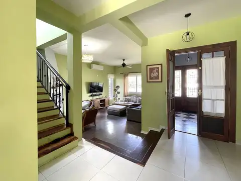 Casa 5 ambientes con 3 baños