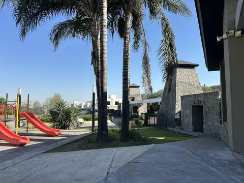Casa en Venta con 4 cocheras