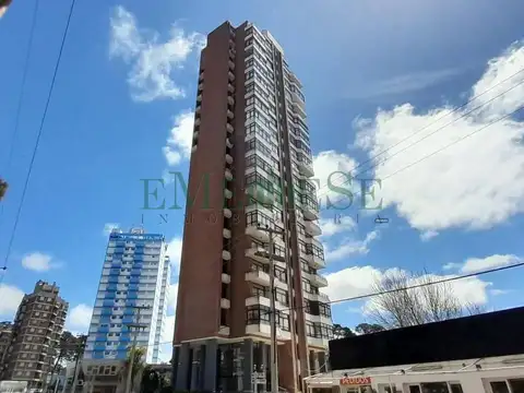Toninas 100, Piso 9