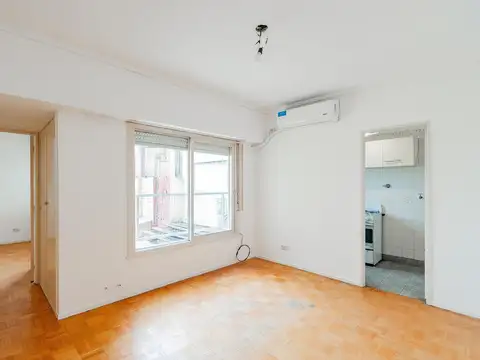 Departamento de dos ambientes. Cochera fija Cubierta. Muy Luminoso. Villa Urquiza
