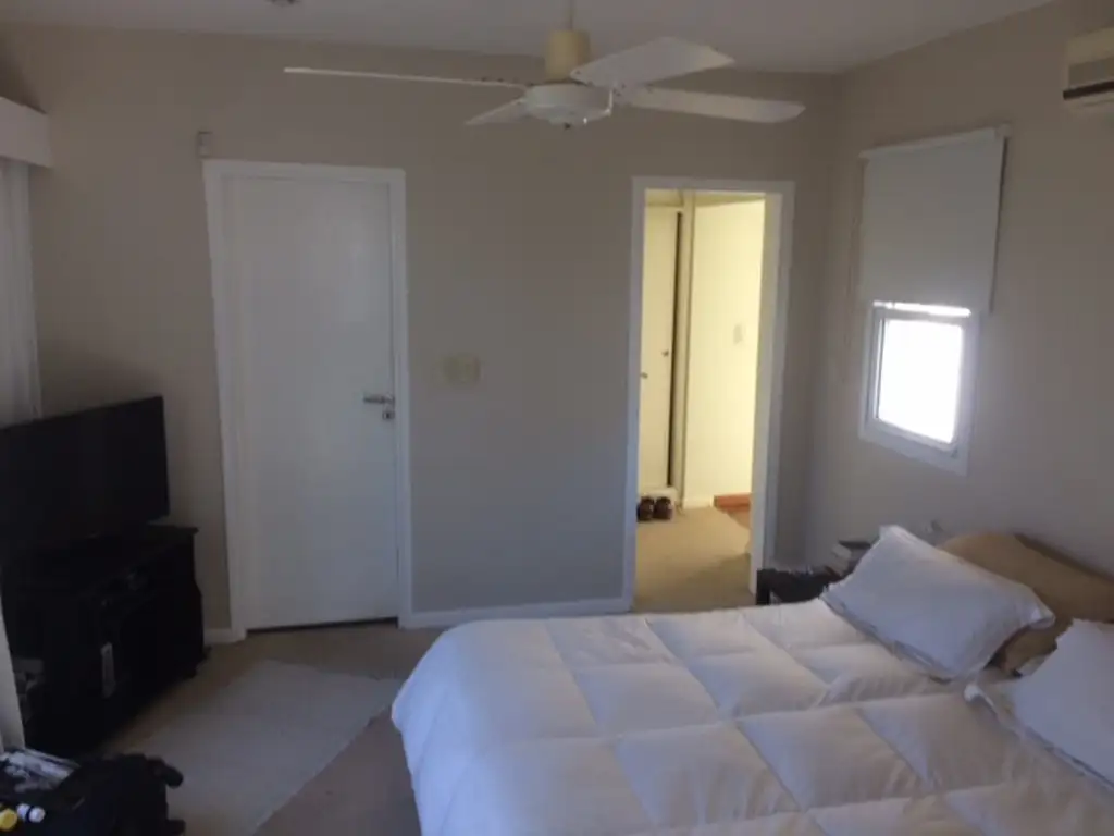 ABRIL CASA MODERNA EN VENTA, CON 3 DORMITORIOS Y PILETA - Foto 17