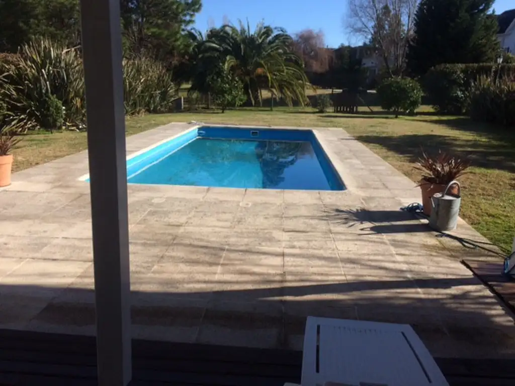 ABRIL CASA MODERNA EN VENTA, CON 3 DORMITORIOS Y PILETA - Foto 22