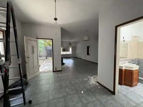 Casa 5 ambientes con 2 baños