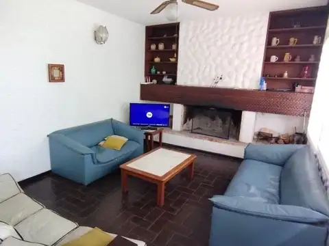 Casa 6 ambientes con 4 baños