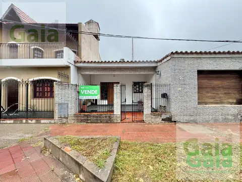 CASA EN VENTA EN LOS ALGARROBOS A MTS DE SEGUNDA ROTONDA DE TRES CERRITOS