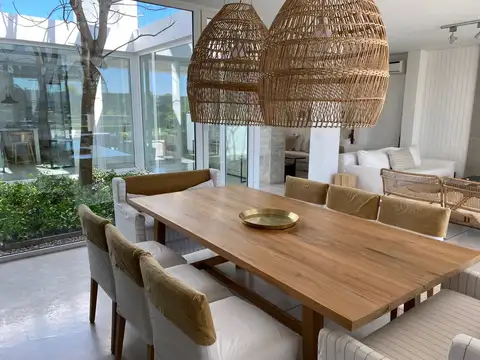 Casa en Alquiler Temporal en Barbarita, USD 8.000