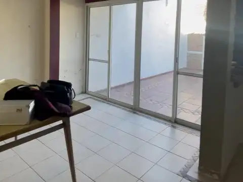 Casa 6 ambientes con 2 baños