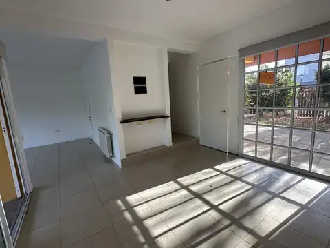Casa 5 ambientes con 1 baño