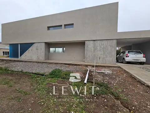 VENTA CASA A ESTRENAR  Bº SAUCES DEL LIMAY  4 DORMITORIOS | PILETA