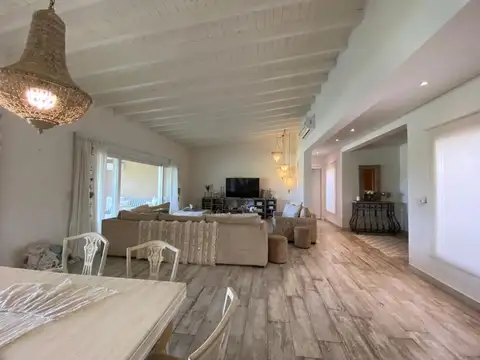 Casa en Venta en Haras Santa Maria, USD 690.000