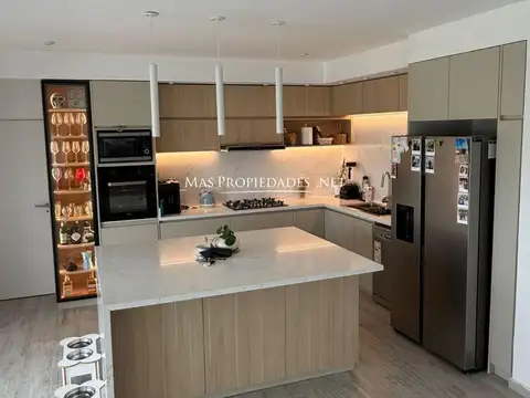 Casa 5 ambientes con 4 baños