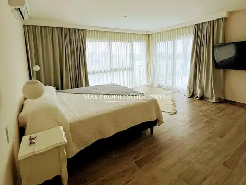 Venta Casa en Santa Clara al Sur  a la laguna 4 Dormitorios Canning