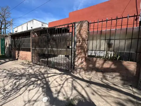 Se Vende Casa A Cuadras de Blas Parera