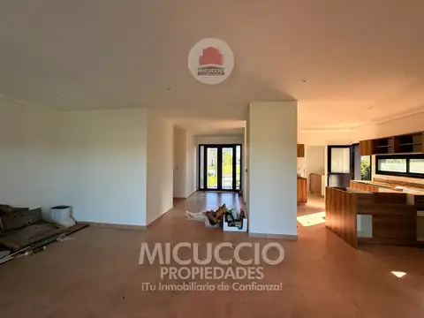 Casa 5 ambientes con 3 baños