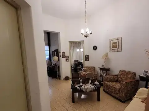 Casa 6 ambientes con 1 baño