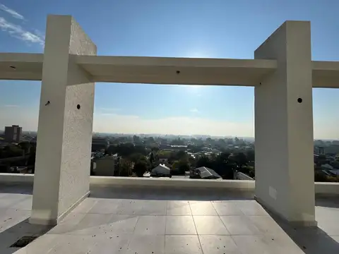 Maestro Ángel D'Elía 500, Piso 2