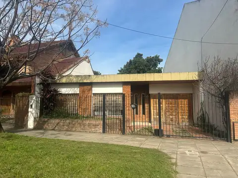 Casa Chalet  en Venta en Martin Coronado, Tres de Febrero, G.B.A. Zona Oeste