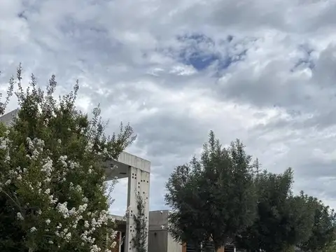 Casa 7 ambientes con 5 baños