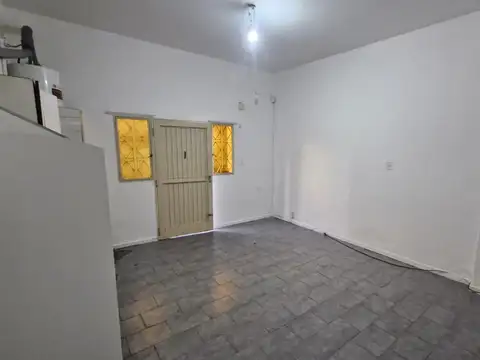 Depto Tipo Casa en Alquiler en Lomas del Mirador, $ 450.000