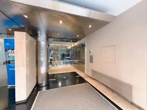 Oficina en alquiler en Microcentro piso alto.