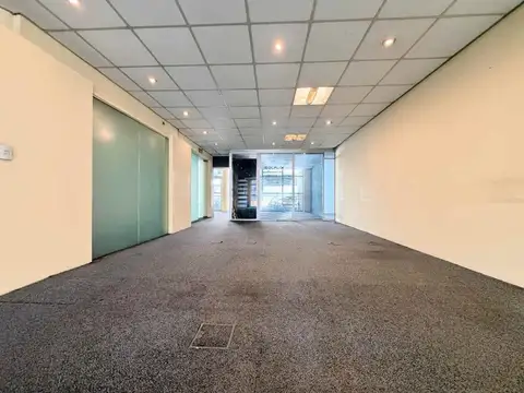 Oficina en alquiler en Microcentro piso alto.