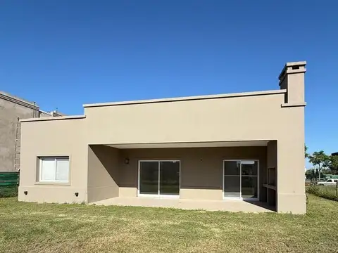 Casa en planta baja en lote interno en el barrio vistas