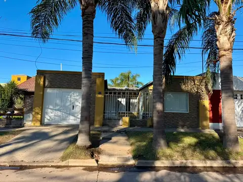 CASA EN VENTA DE 3DOR,COCHERA Y PATIO EN SCC