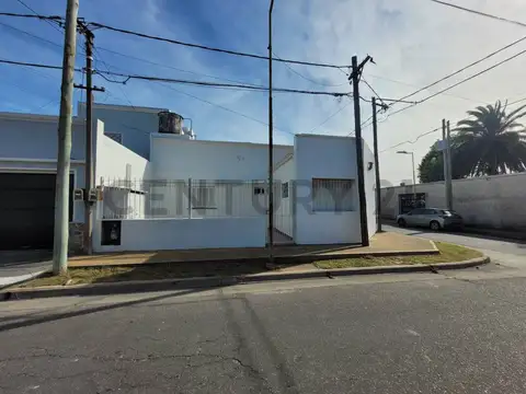 Ph de  2 Dormitorios y Patio en Venta en Ringuelet