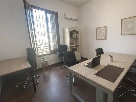 Casa 8 ambientes con 3 baños