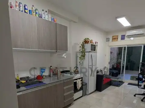 Monoambiente en venta en Flores con patio y dormitorio definido – Planta baja –