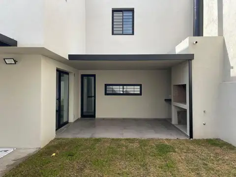 Casa en Alquiler al Norte