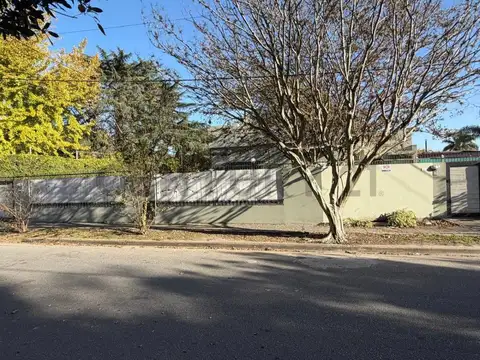 VENTA DE CASA EN VILLA CASTELLS sobre 2 lotes de 10 x 50 cada uno