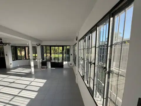 VENTA DE CASA EN VILLA CASTELLS sobre 2 lotes de 10 x 50 cada uno