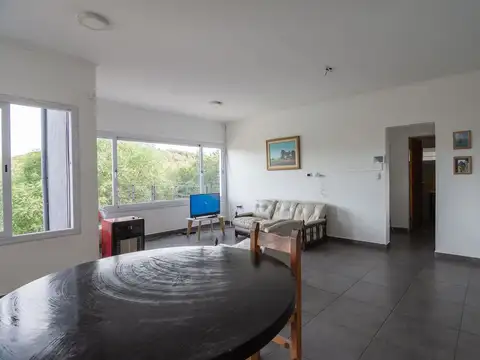 Casa 7 ambientes con 2 baños