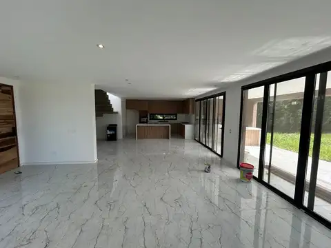 Casa en Venta en Pilar del Este - Santa Guadalupe, USD 286.000