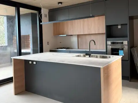 DEPTO DE CATEGORIA - 2 DORMITORIOS - 2 BAÑOS - COCHERA - BAULERA - AMENITIES