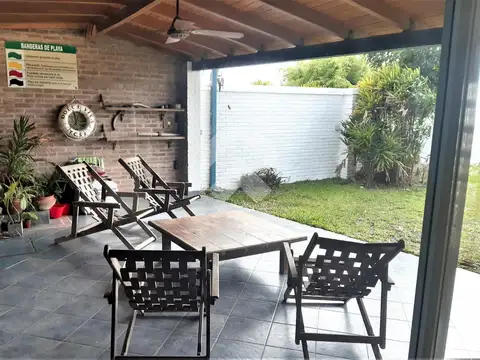 Casa 8 ambientes con 3 baños