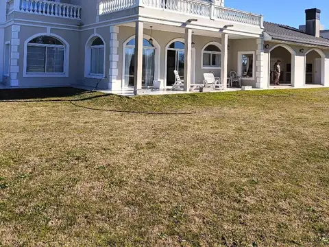 Casa en Alquiler al Este