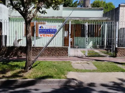 CASA EN MUY BUENA UBICACION