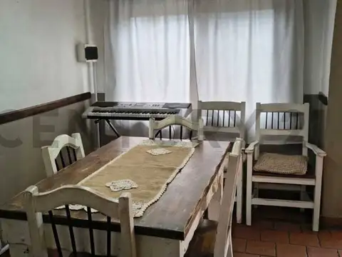 Casa en Alquiler con 1 cochera