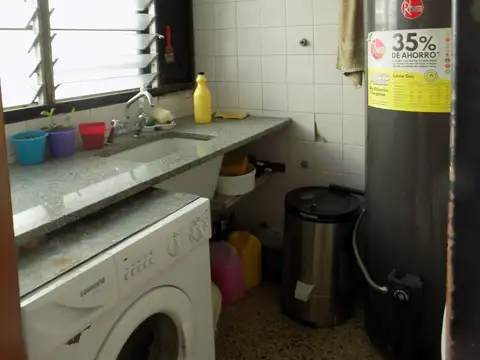 Casa 8 ambientes con 3 baños