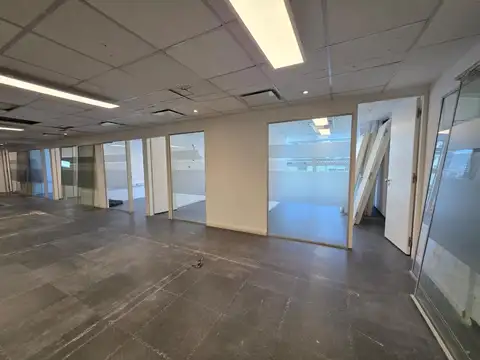 Oficina en Alquiler con 1 cochera