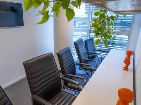 Oficina en Alquiler con 1 cochera