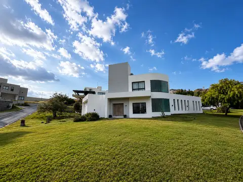 Casa en Venta Country La Cuesta | 1.500 m² de terreno plano | Pileta y gran potencial de ampliación