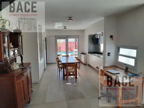 Casa en Venta en General Fernández Oro, USD 320.000